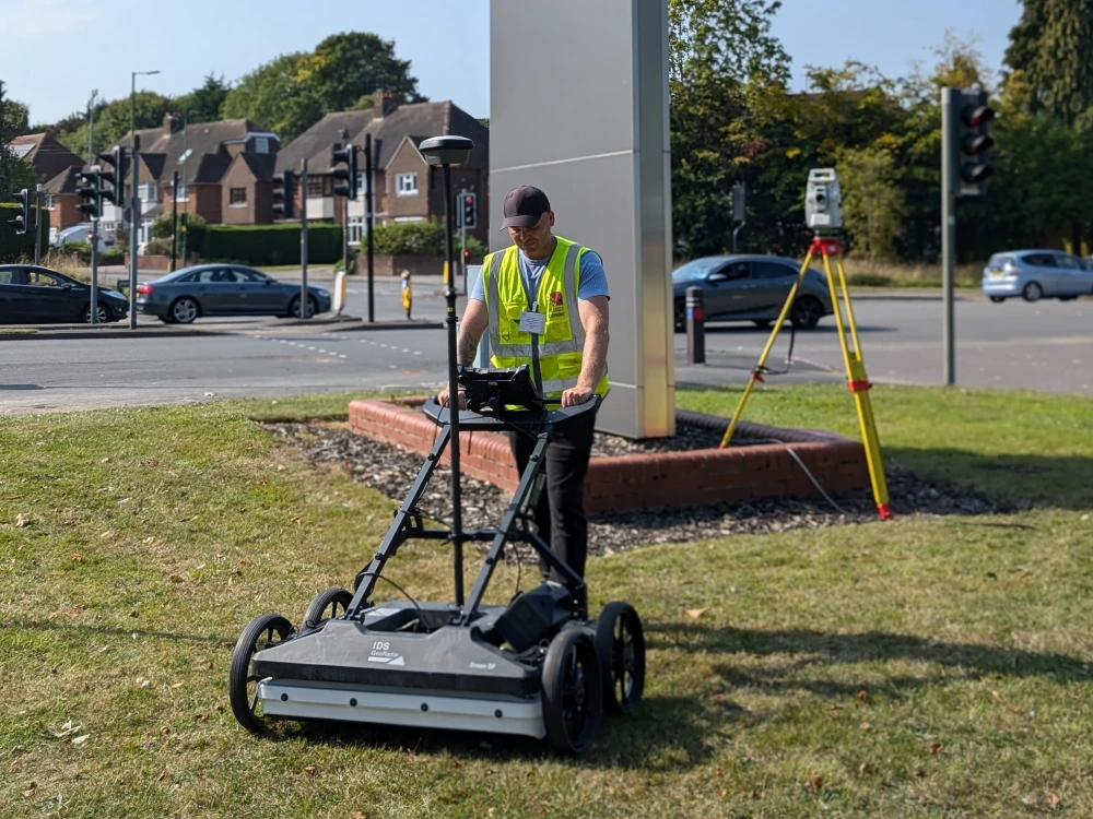 Our surveyor conducting GPR provides detailed images for the precise detection and mapping of underground utilities, ensuring accurate and reliable results